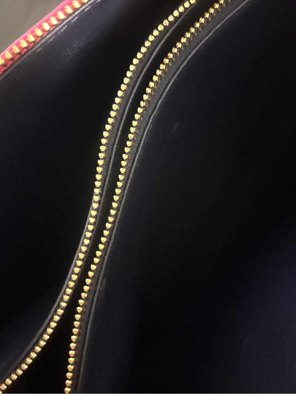 Limited Edition Louis Vuitton Hot Pink Monogram Shoulder Bag with Cream Logo - Picture 5 of 6